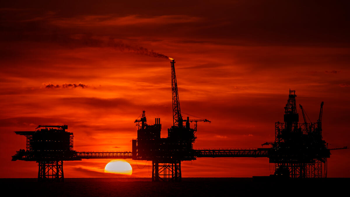 Culzean Gas Platform in the North Sea. © Marten van Dijl / Greenpeace