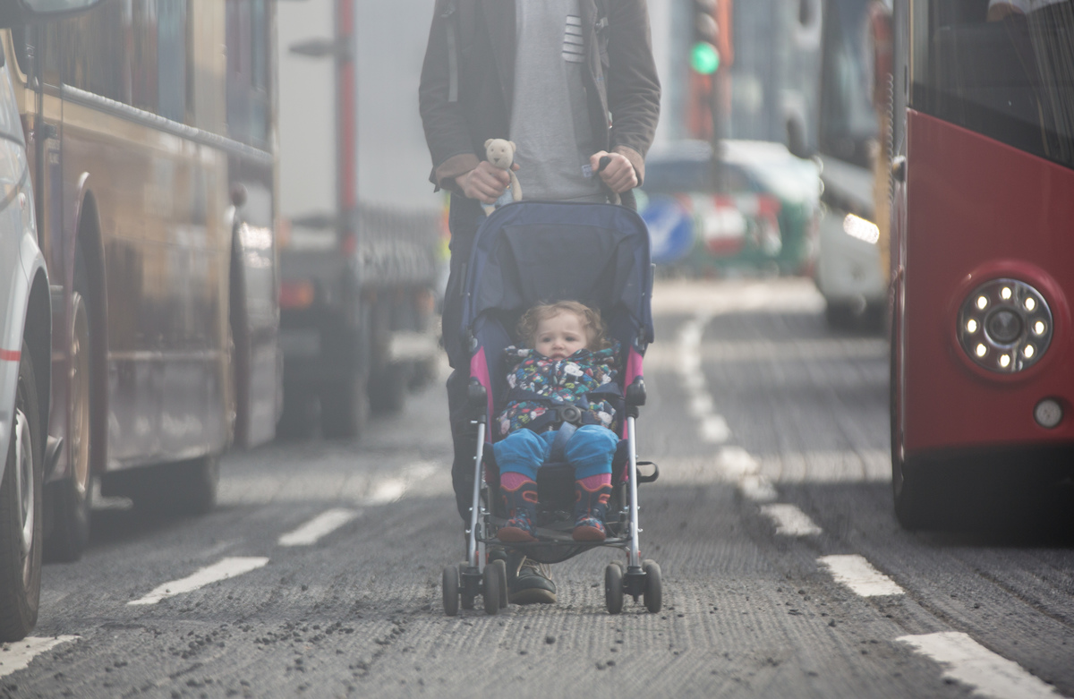 Traffic and Air Pollution in London. © Elizabeth Dalziel / Greenpeace